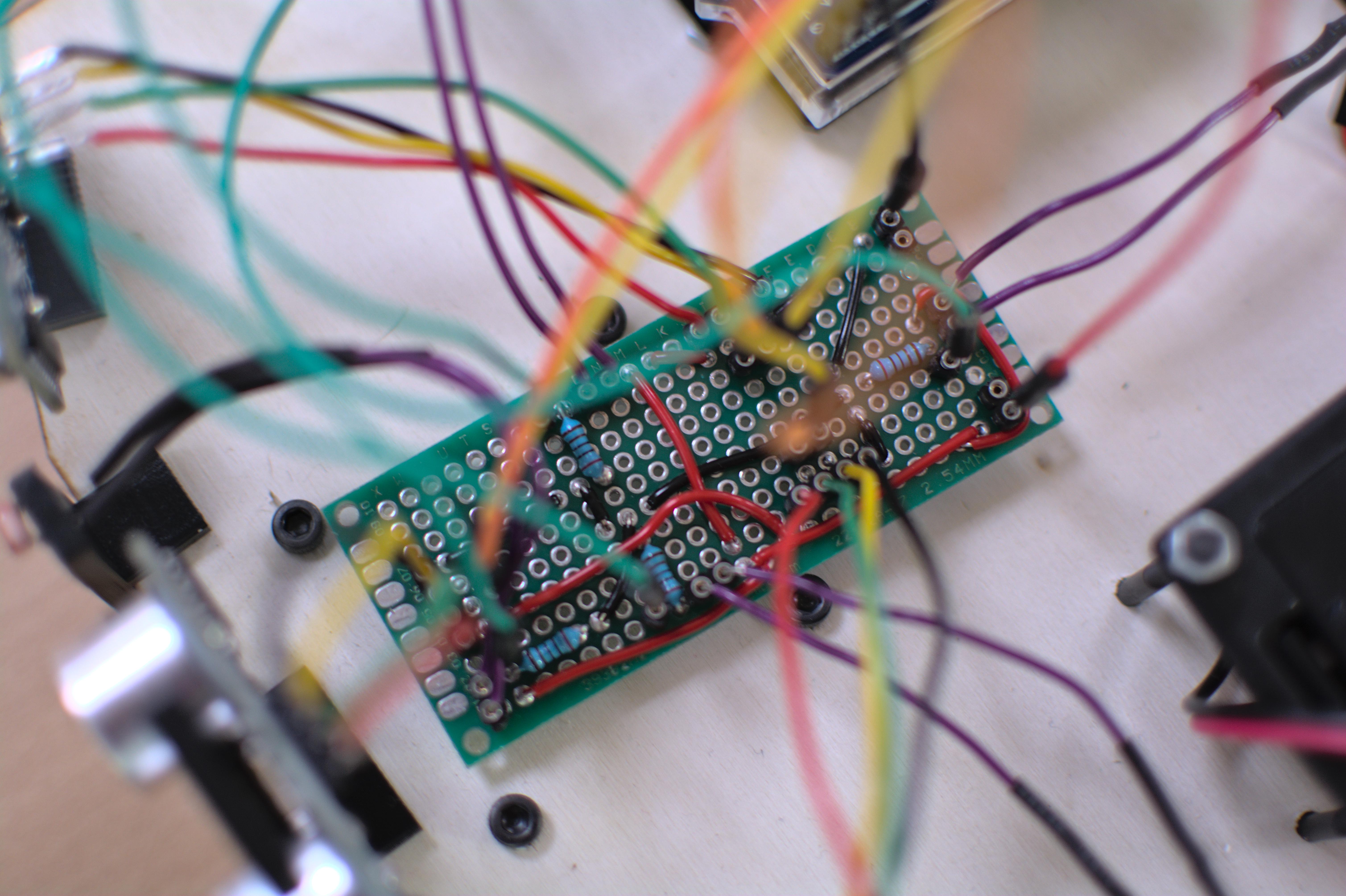 Une vue du dessus de notre PCB fait main.