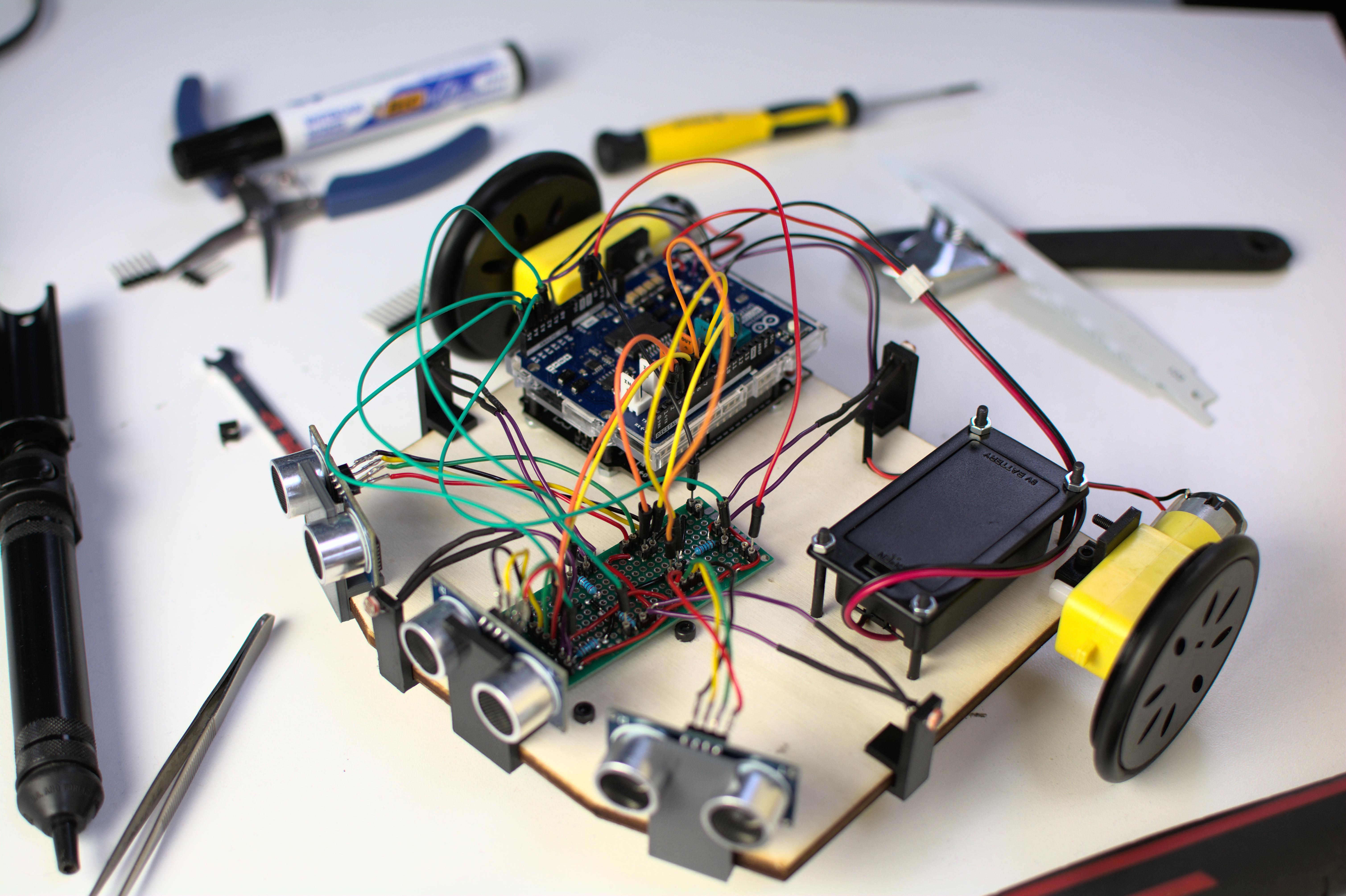 Une vue de 3/4 face du robot finalisé